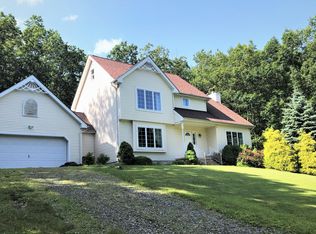 702 Rainbow Ter, Effort, PA 18330