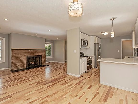 4th image of 6674 Oakwood Dr