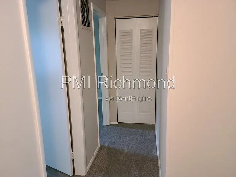 9623 Greenmeadow Cir — Photo 12