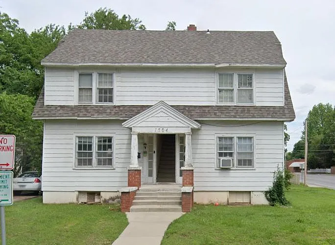 1504 N Summit Ave #1