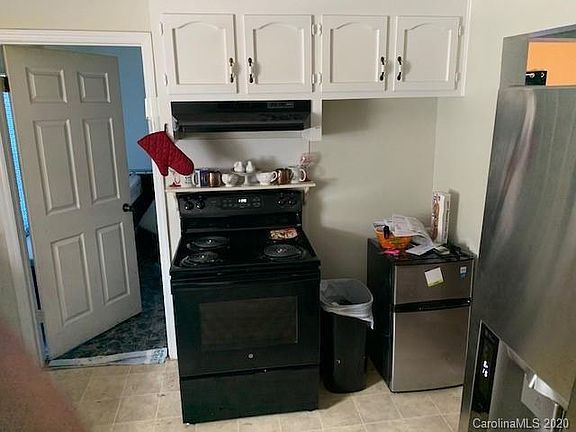 5th image of 107 E Main St