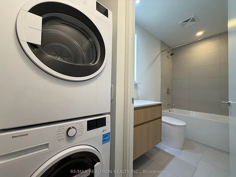 322 Dupont St #502 — Photo 5