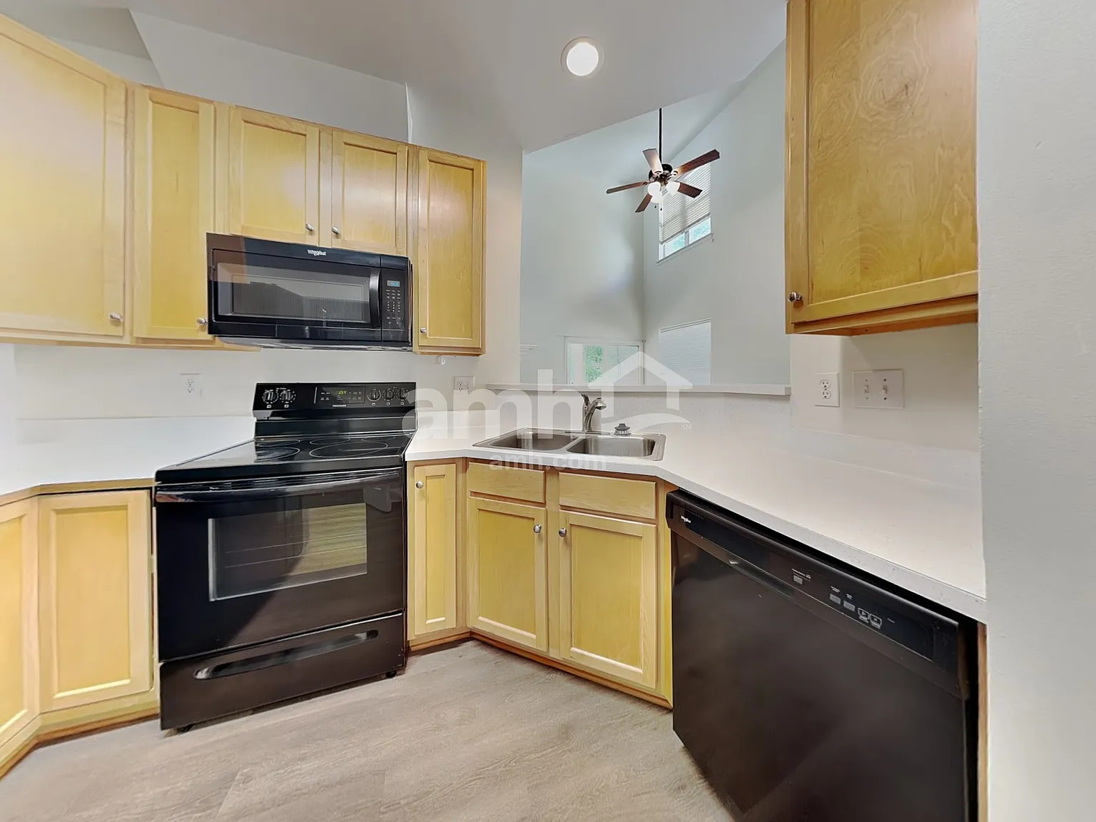 3 bed, 2.5 bath, 1782 sqft, $1,985 — Photo 3
