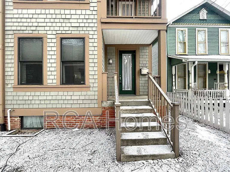 232 E Saint Joseph St #1 — Photo 16