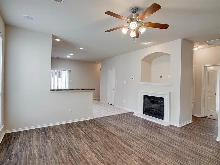 10860 Hawks Landing Rd — Photo 5