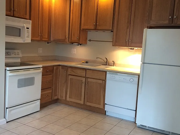 1905 Blackthorn Dr — Photo 7