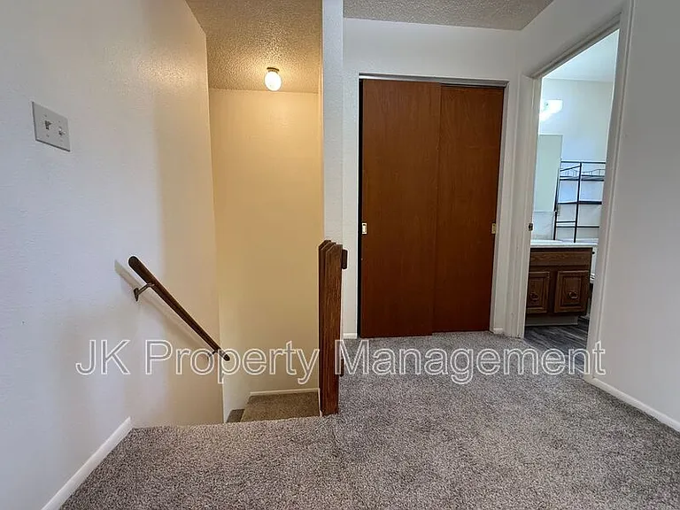 919 1st Ave SW #2 — Photo 14