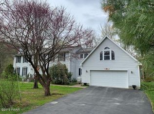 102 Park Dr, Milford, PA 18337