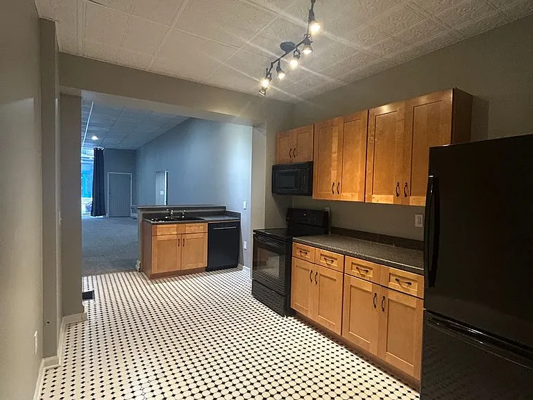 509 Columbia St — Photo 17