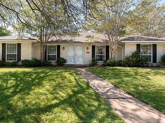 2nd image of 3804 Woodmere Dr