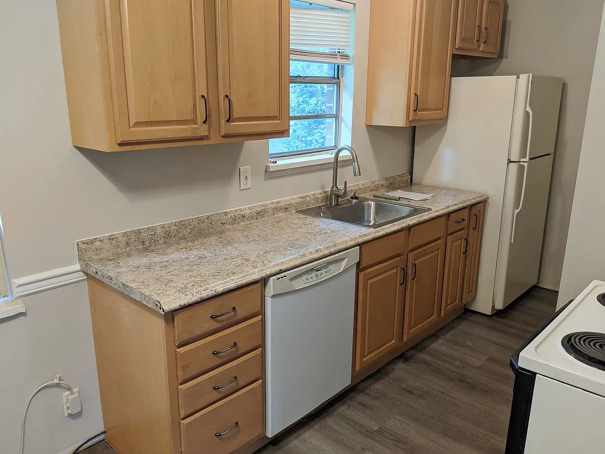 Building Photo - 9337 Lagrange Rd #3