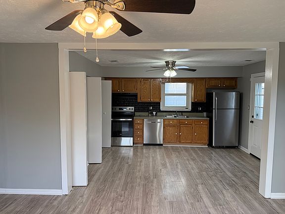 3rd image of 137 Hanover Ct