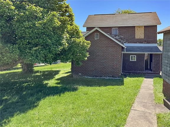 3rd image of 605 Maple St