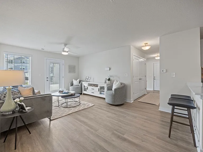 Harbor Village Apartments — Photo 23
