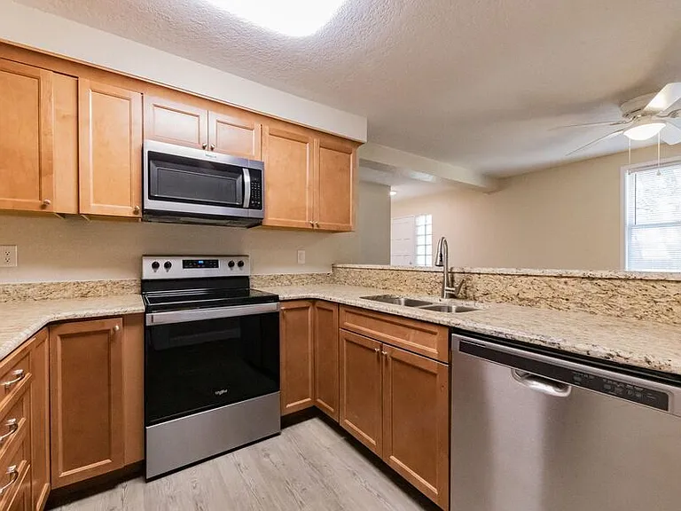 638 W Central Ave — Photo 5