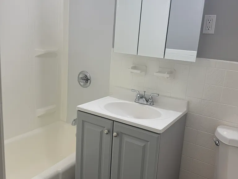 Garden Hill Apartments — Photo 9