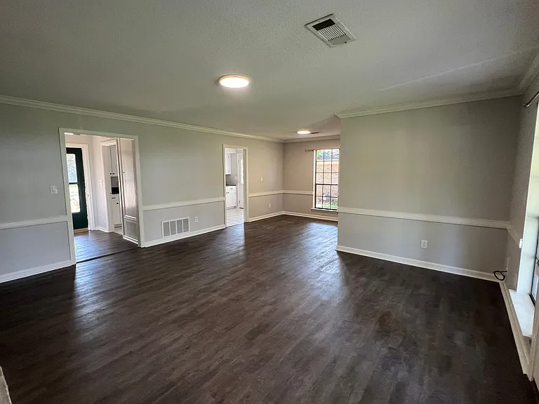 3233 Hillcrest Ln — Photo 3