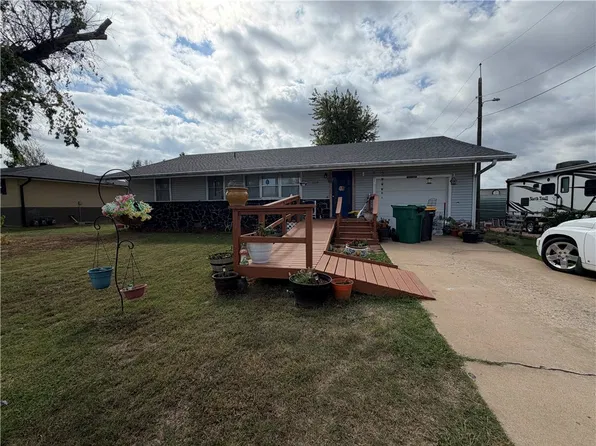 1210 W Persimmon St, Rogers, AR 72756