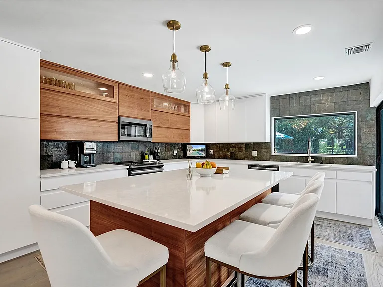 614 Lakewoode Cir W — Photo 8
