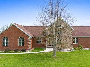 10085 Locust Grove Dr, Chardon, OH 44024