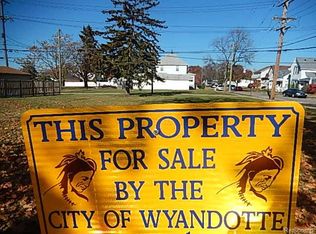 427 Riverbank Ave, Wyandotte, MI 48192