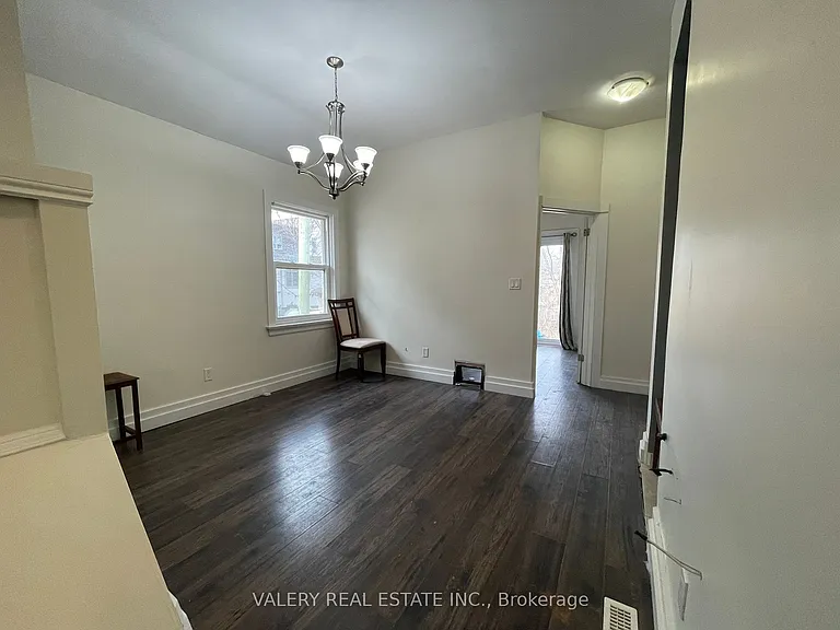 1561 Hurontario St #1 — Photo 17