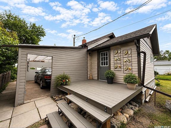 2nd image of 107 4TH AVENUE N