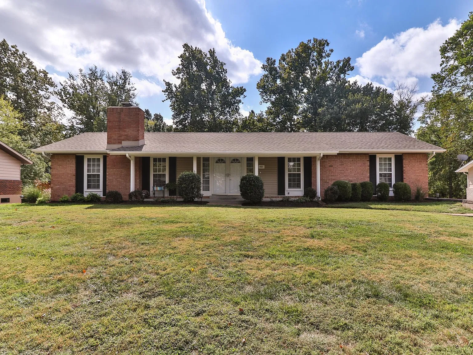 421 Brooktree Dr — Photo 2