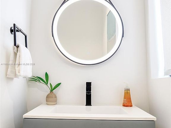 3rd image of 3108 Elizabeth St #3108