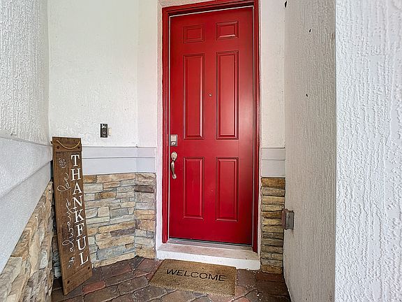 3rd image of 14152 Swanley St