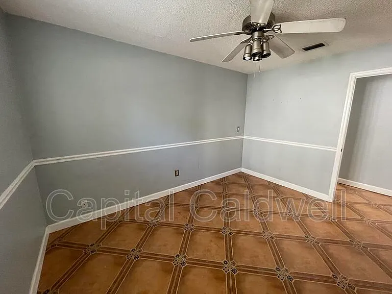 12813 Starling Dr — Photo 32
