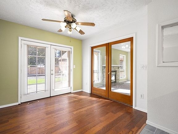 4th image of 2812 E Diamond Ave