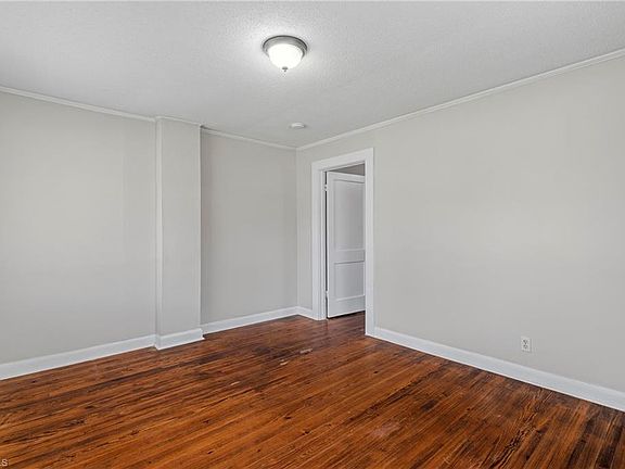 4th image of 114 Charles Ave