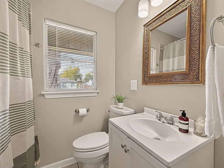 515 Ogilvie St — Photo 10