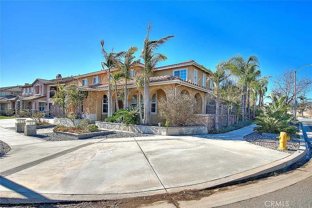 5 bed, 3806 sqft, $5,500 — Photo 3