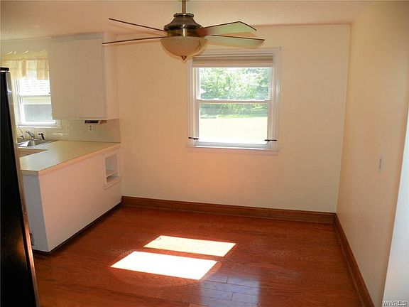5th image of 550 Roycroft Blvd