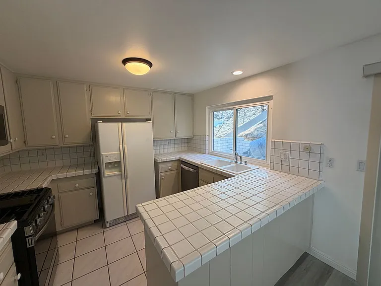 7254 Pomelo Dr — Photo 8