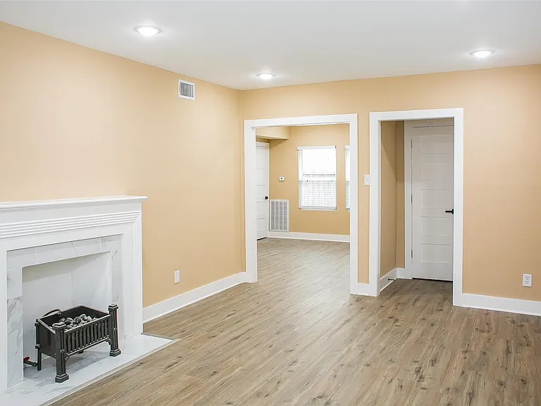 2301 Albans Rd — Photo 4