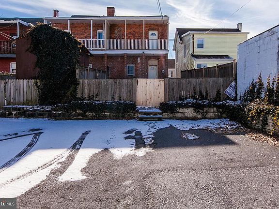 5th image of 108 Fairground Ave