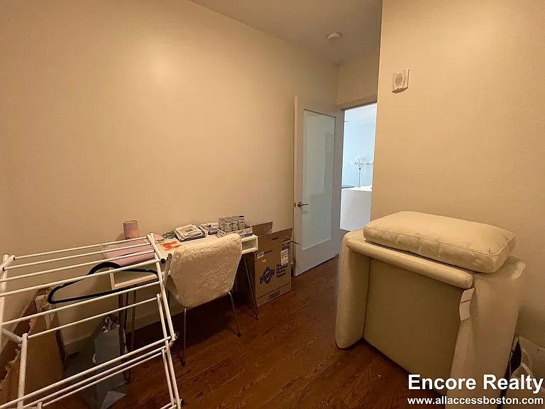 454 Harvard St #204 — Photo 16
