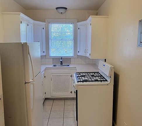 5th image of 207-4 Northeast Blvd