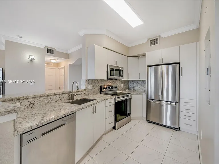 9021 SW 94th St #509 — Photo 10