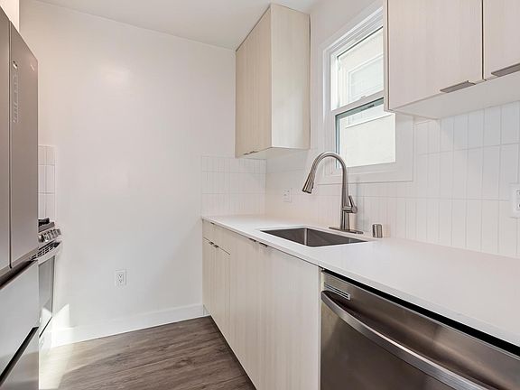 3rd image of 1249 S Dunsmuir Ave #1