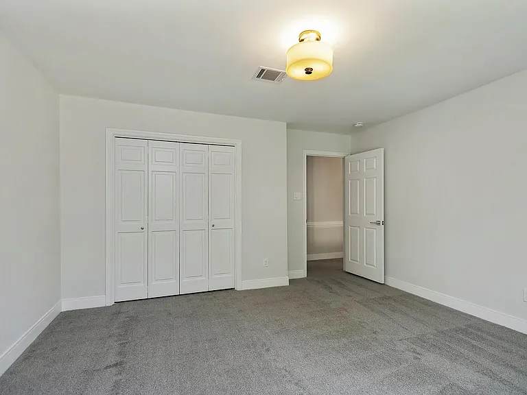 810 Herdsman Dr — Photo 32