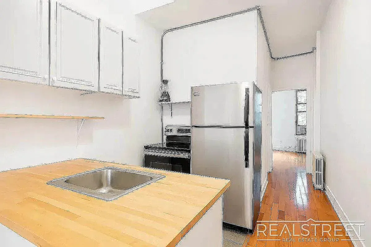 369 Menahan Street — Photo 2