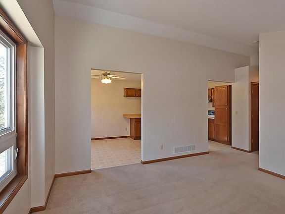 4th image of 650 Allan Ave SW