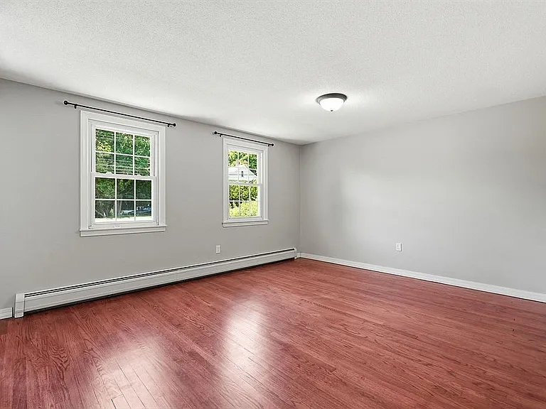 1107 N Pleasant St — Photo 10
