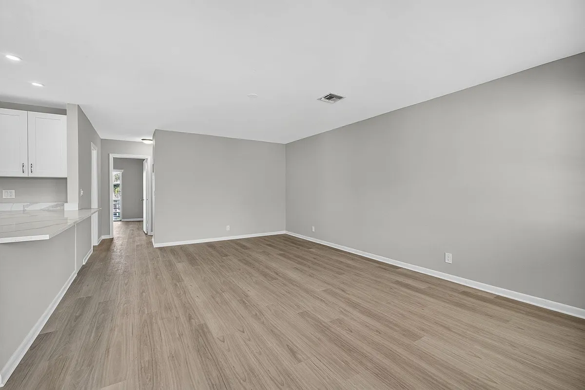 Building Photo - 42 Easthampton B