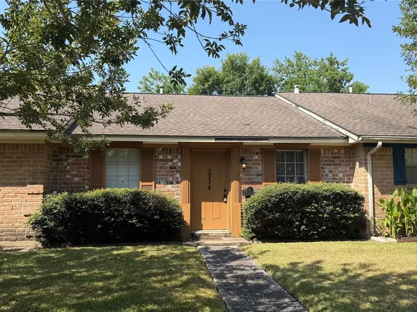 2214 Buchanan Dr, Baytown, TX 77520