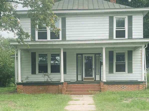 304 N High St, Blackstone, VA 23824